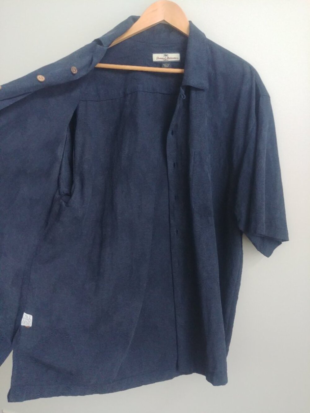 Tommy Bahama Men's Large 100% silk short sleeve button down shirt dark navy blue - Picture 2 of 14